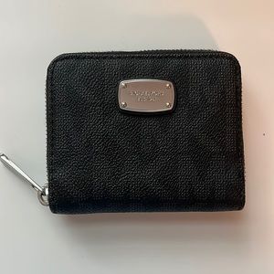 Black micheal kors wallet